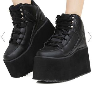 Y.R.U Qozmo hi-black platform sneakers size 7